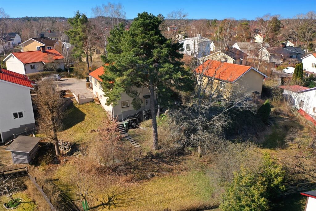 Omläggning av Tak. Villa. Sundbyberg Råsunda